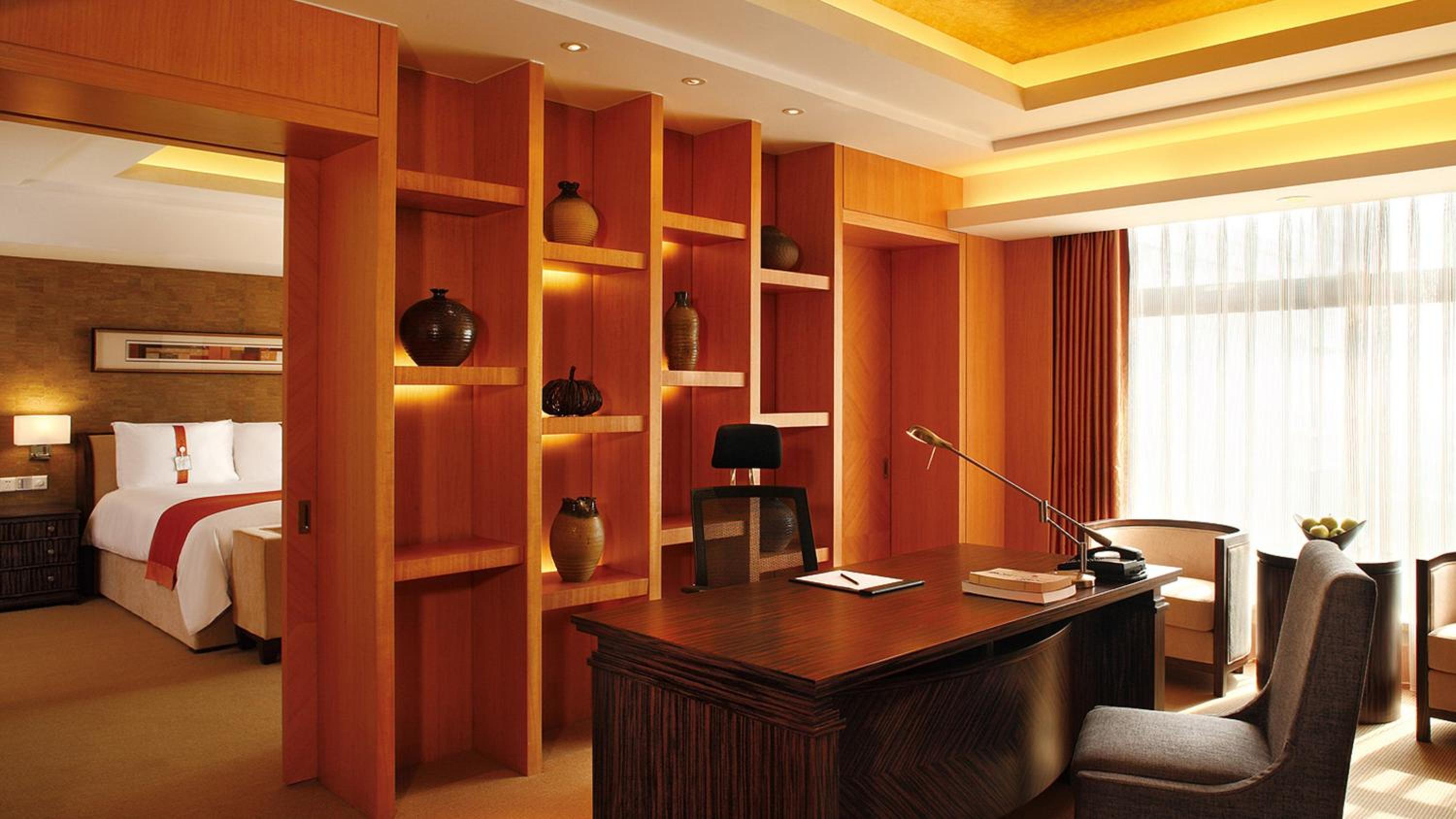 Holiday Inn Qingdao Parkview 8/49