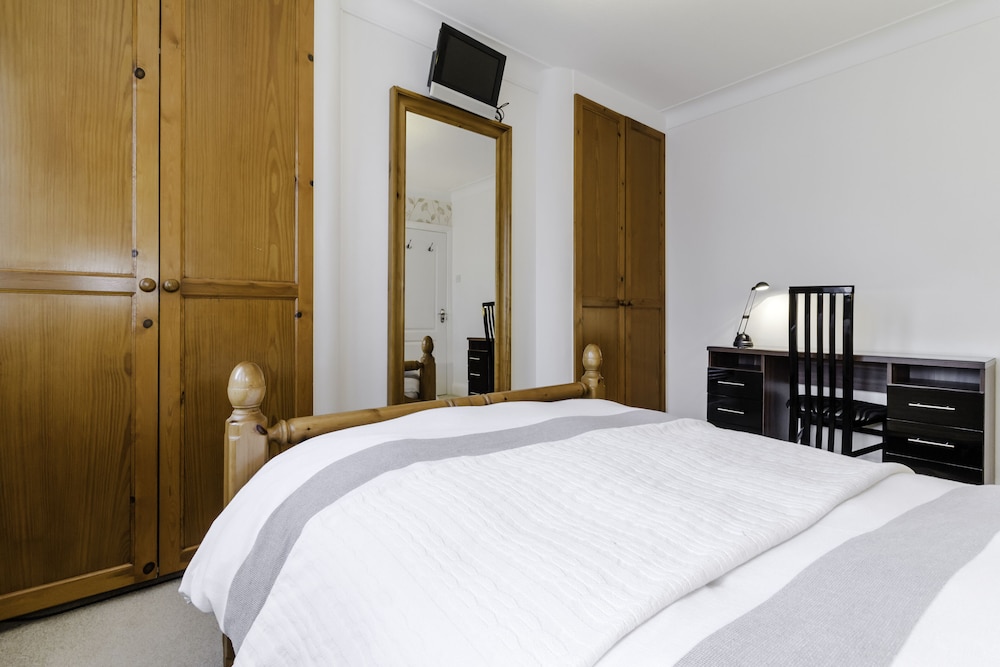 Brooklyn House Bramley Road 13/40