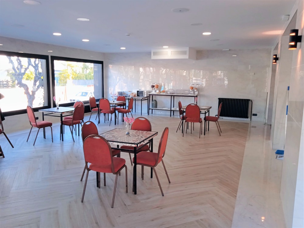 Hotel 153 64/71