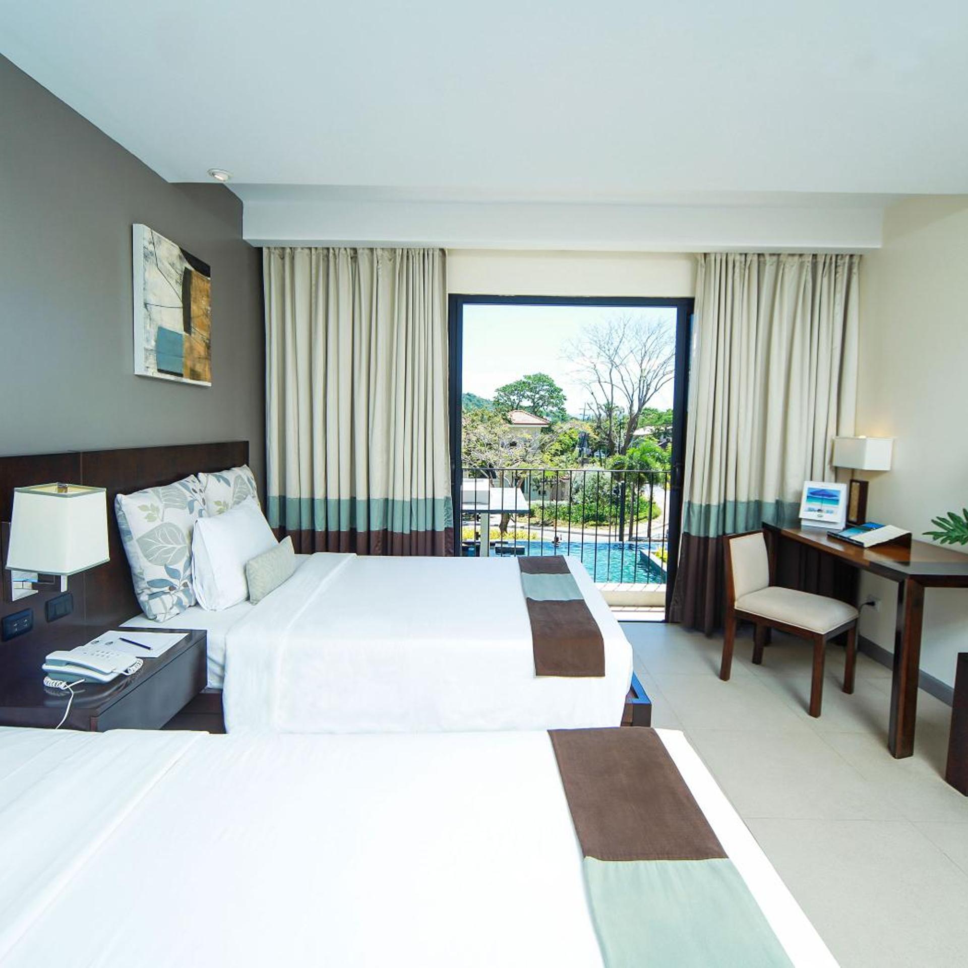 غرفة بريميير بإطلالة على المسبح، Fairways And Bluewater Newcoast Boracay 3/10