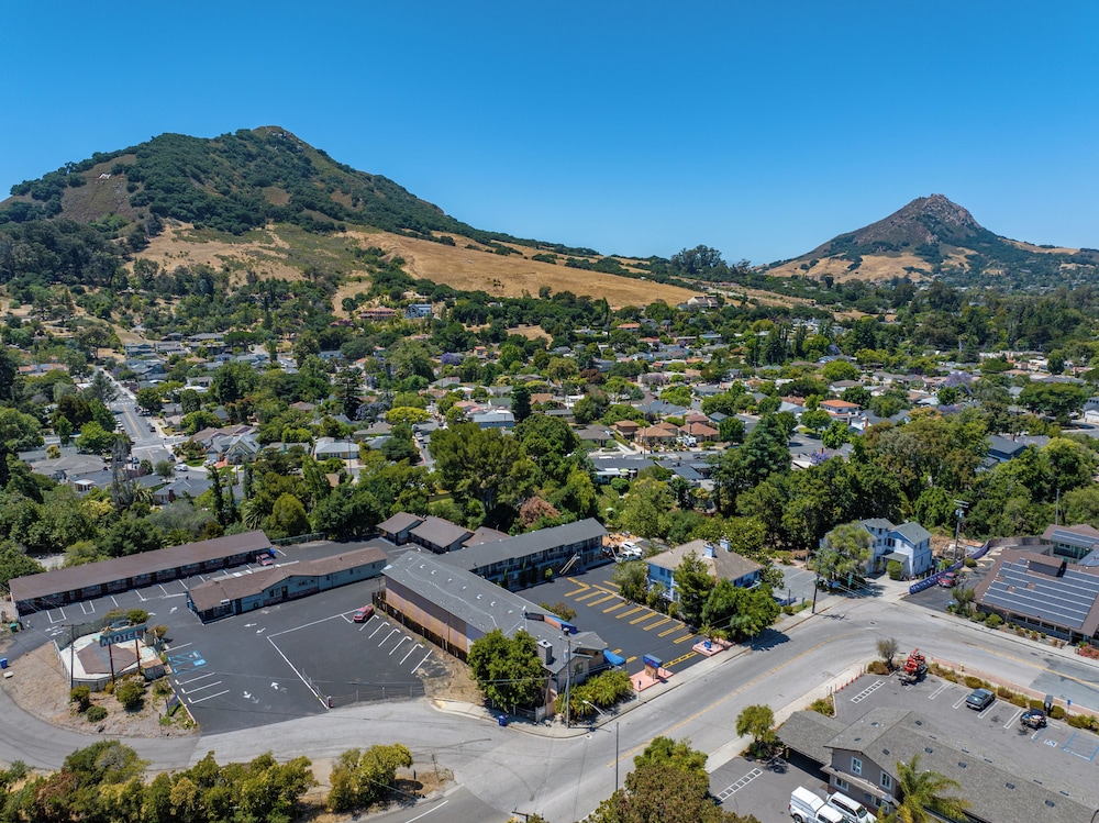 Downtown SLO Inn 53/60