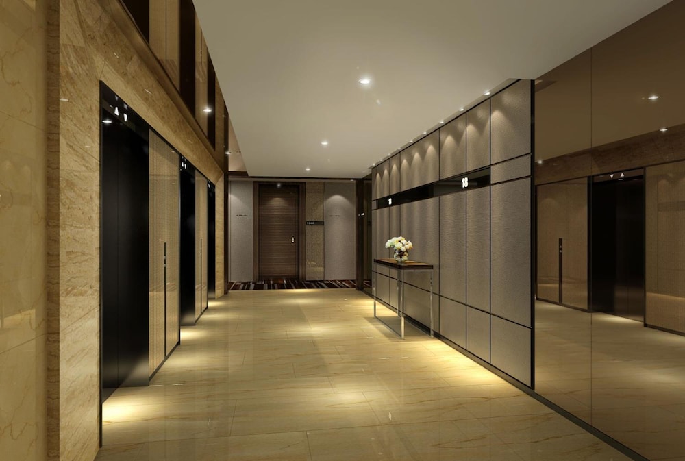 Estay Residence Poly World Trading Center 42/64