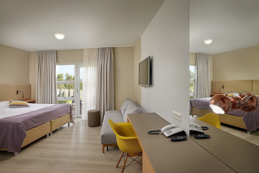 غرفة عائلية بسرير كوين بحمام خاص مع أريكة، ICELANDAIR HOTEL HAMAR 4/6