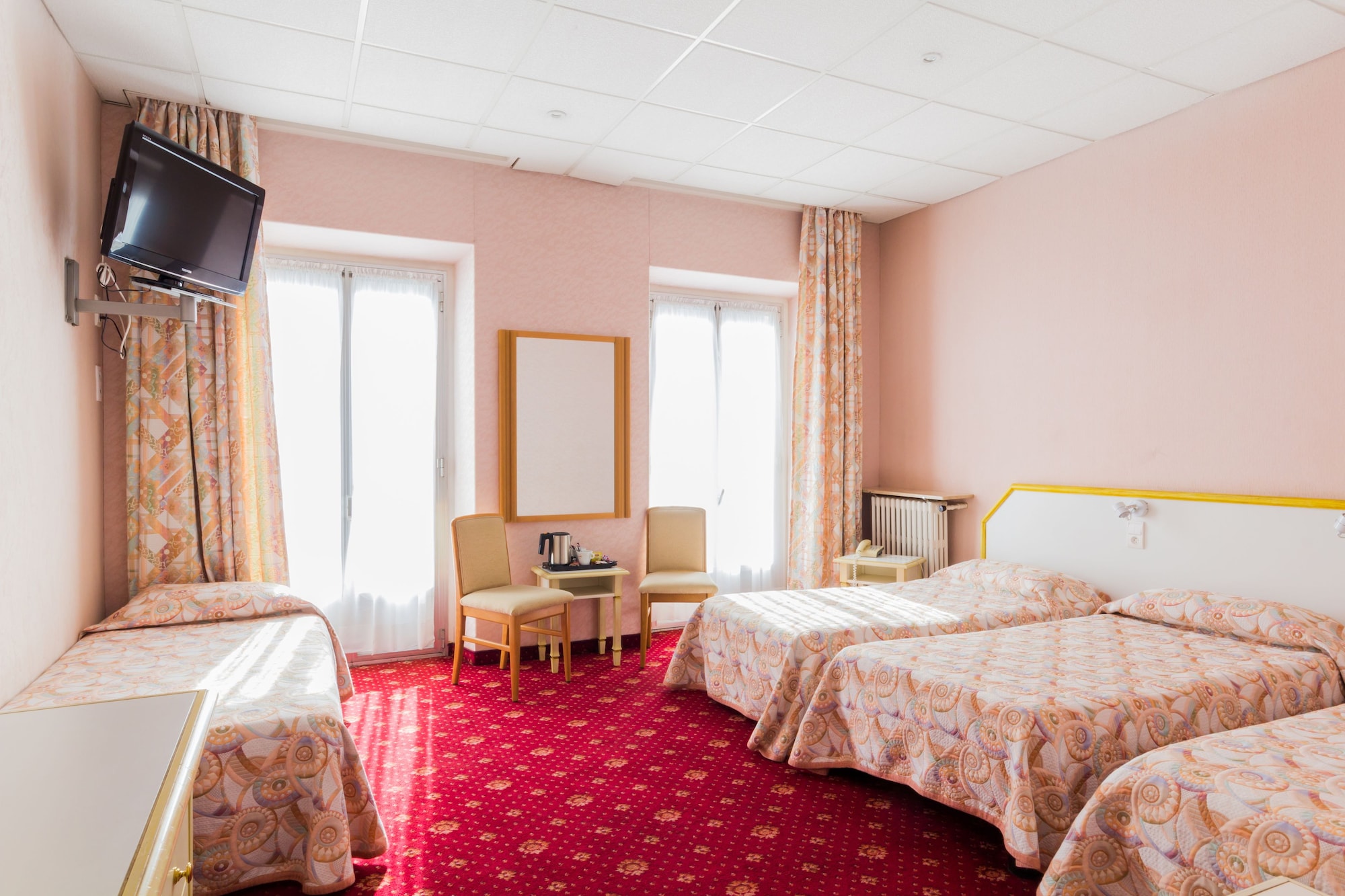 ROOM, QUADRUPLE