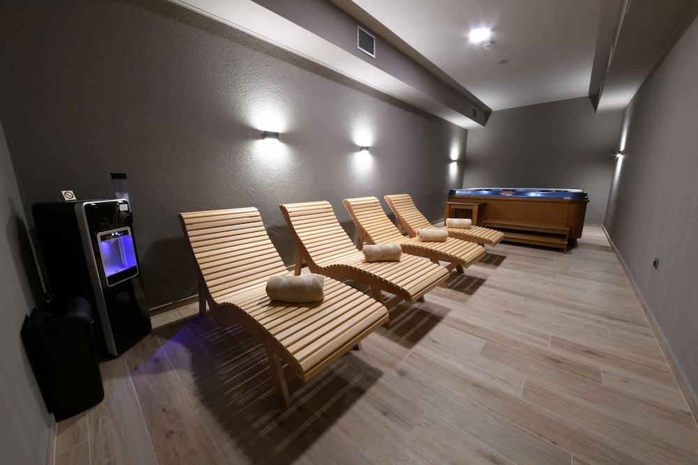 Aparthotel Milenij 16/40