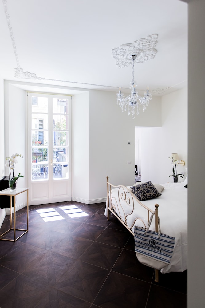 Alessia's Place 20/50
