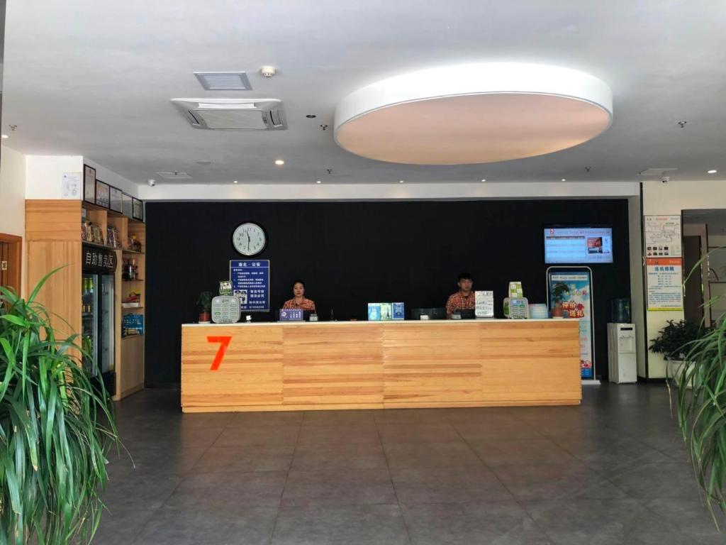 7 Days Premium (Chongqing Airport Light Rail Huixing Station) 5/55