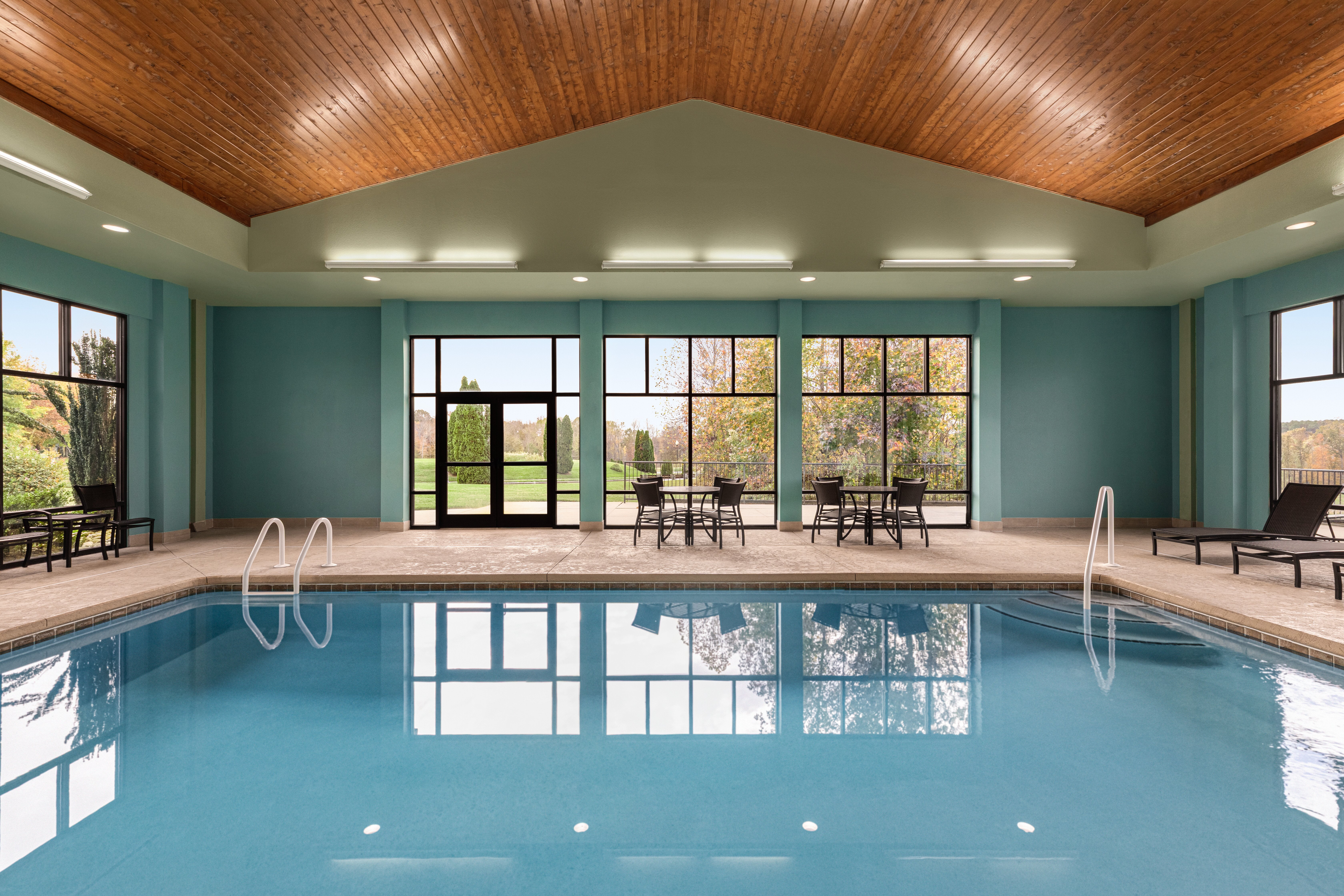 Holiday Inn Express Hotel Suites Lexington Nw the Vineyard 24/50