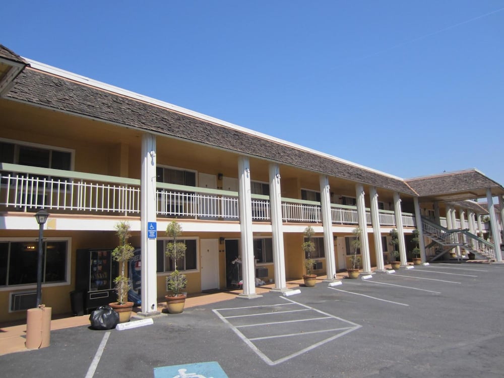 Caravelle Inn ＆ Suites photo4