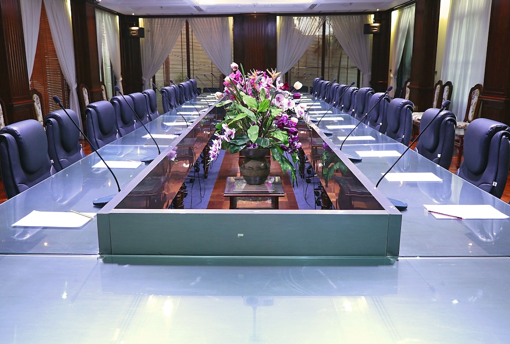 LCS Hotel & Apartment 52/64