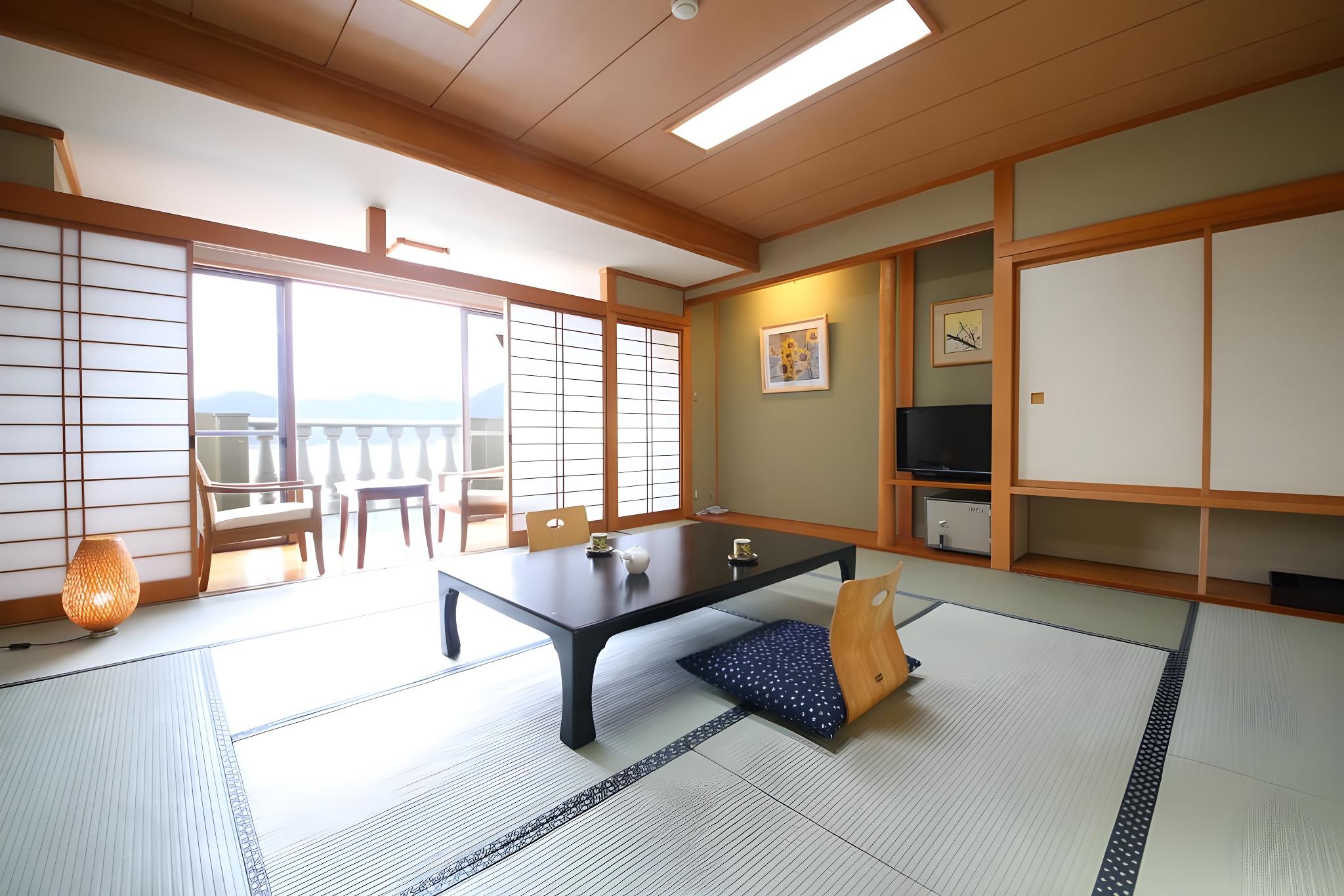 Japanese, Lak, Tatami, West Wing