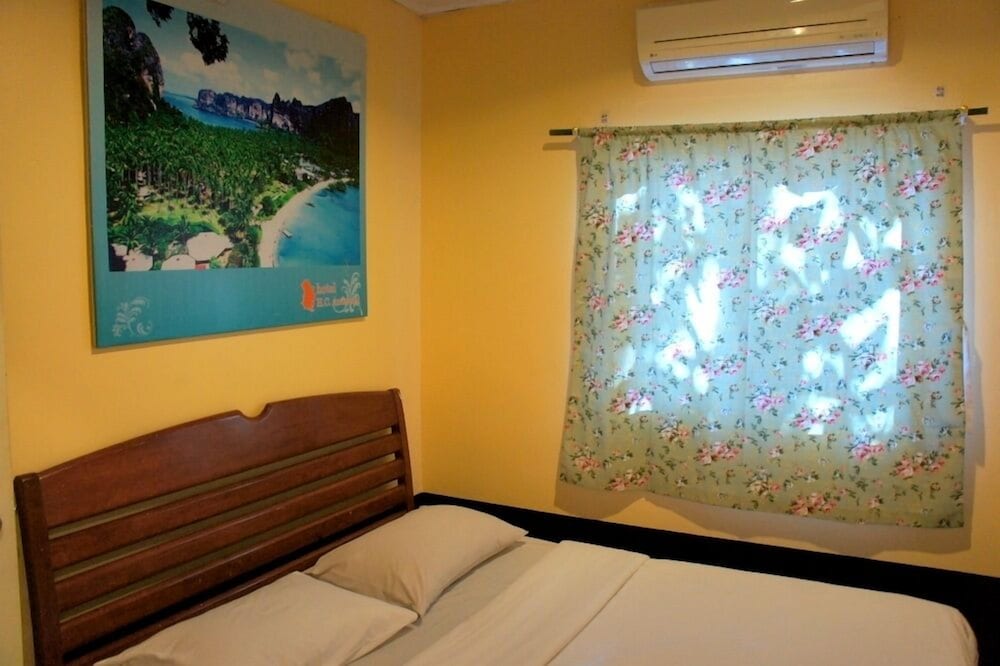 Golden Bee Phi Phi 50/50