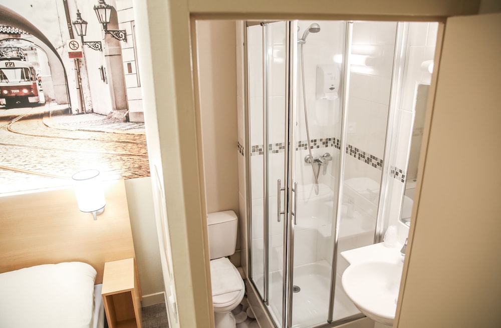 INN DESIGN HOTEL CHATEAUBRIANT 36/37