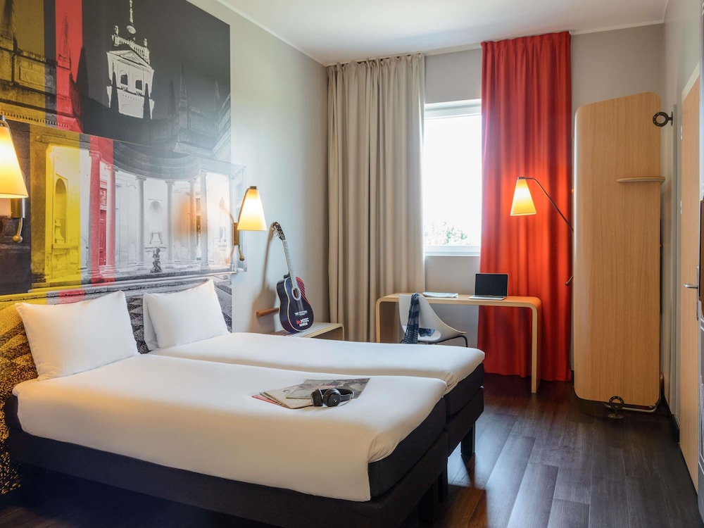 Ibis Milano Fiera 18/70