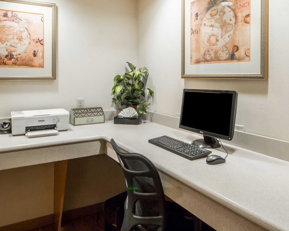 Quality Inn Tulsa-Downtown West 16/27