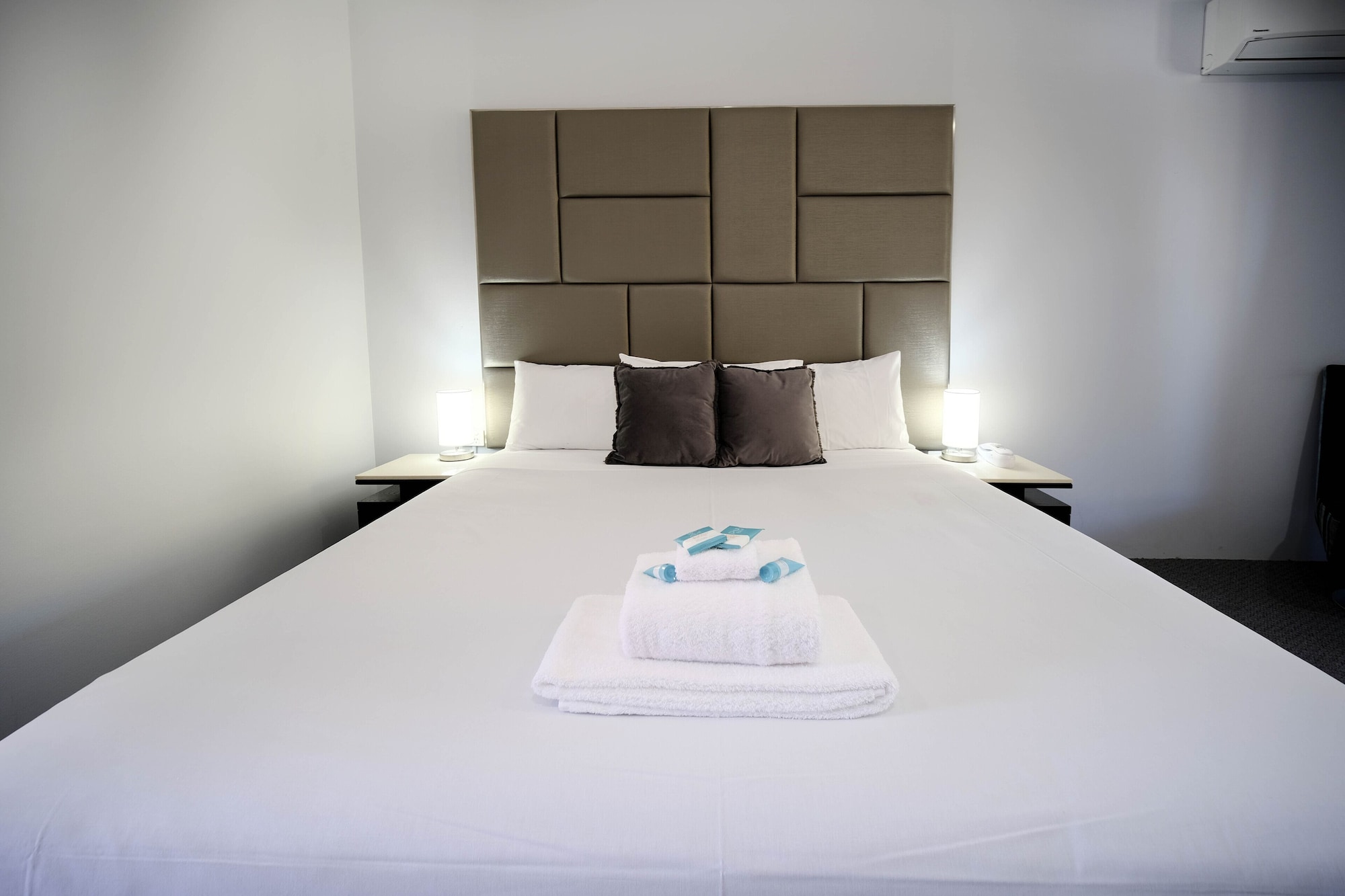 Superior, Triple, King and Twin Beds, ISLAND PALMS MOTOR INN 9/10
