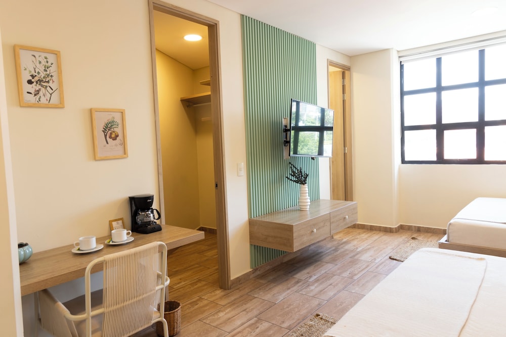 Mythical Hotel 25/50