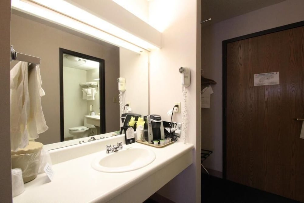 Black Bear Inn, an Ascend Collection Hotel 7/69