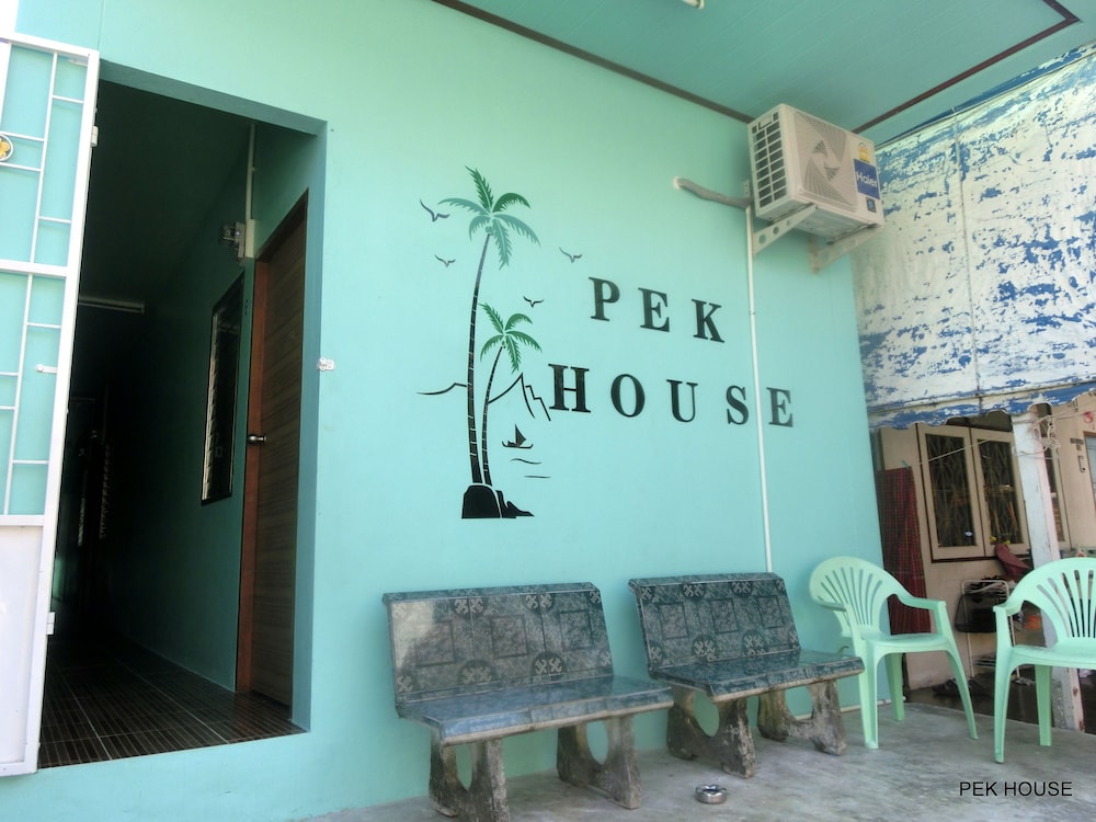 Pek House 4/33