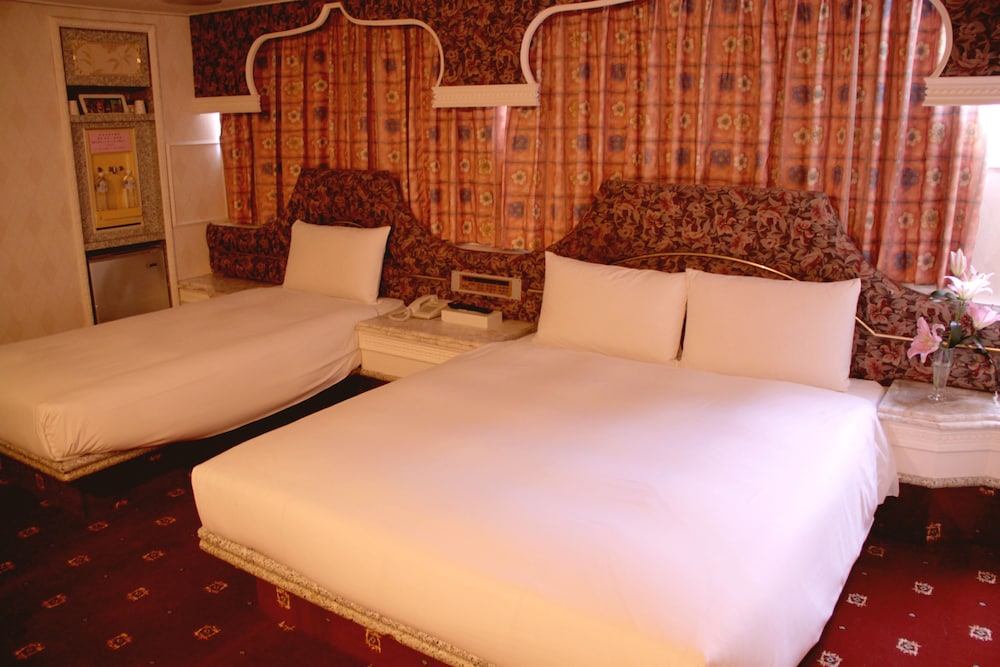 Crystal Hotel 23/67