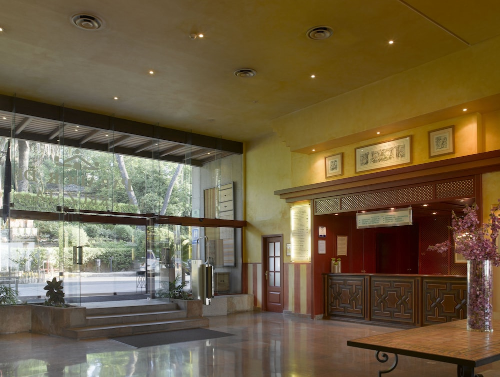 Parador de Cordoba Hotel 7/50