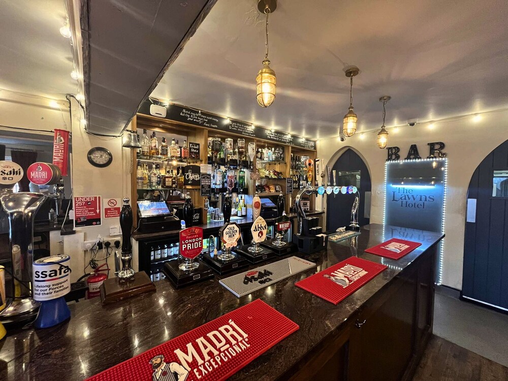 The Lawns Hotel 30/39