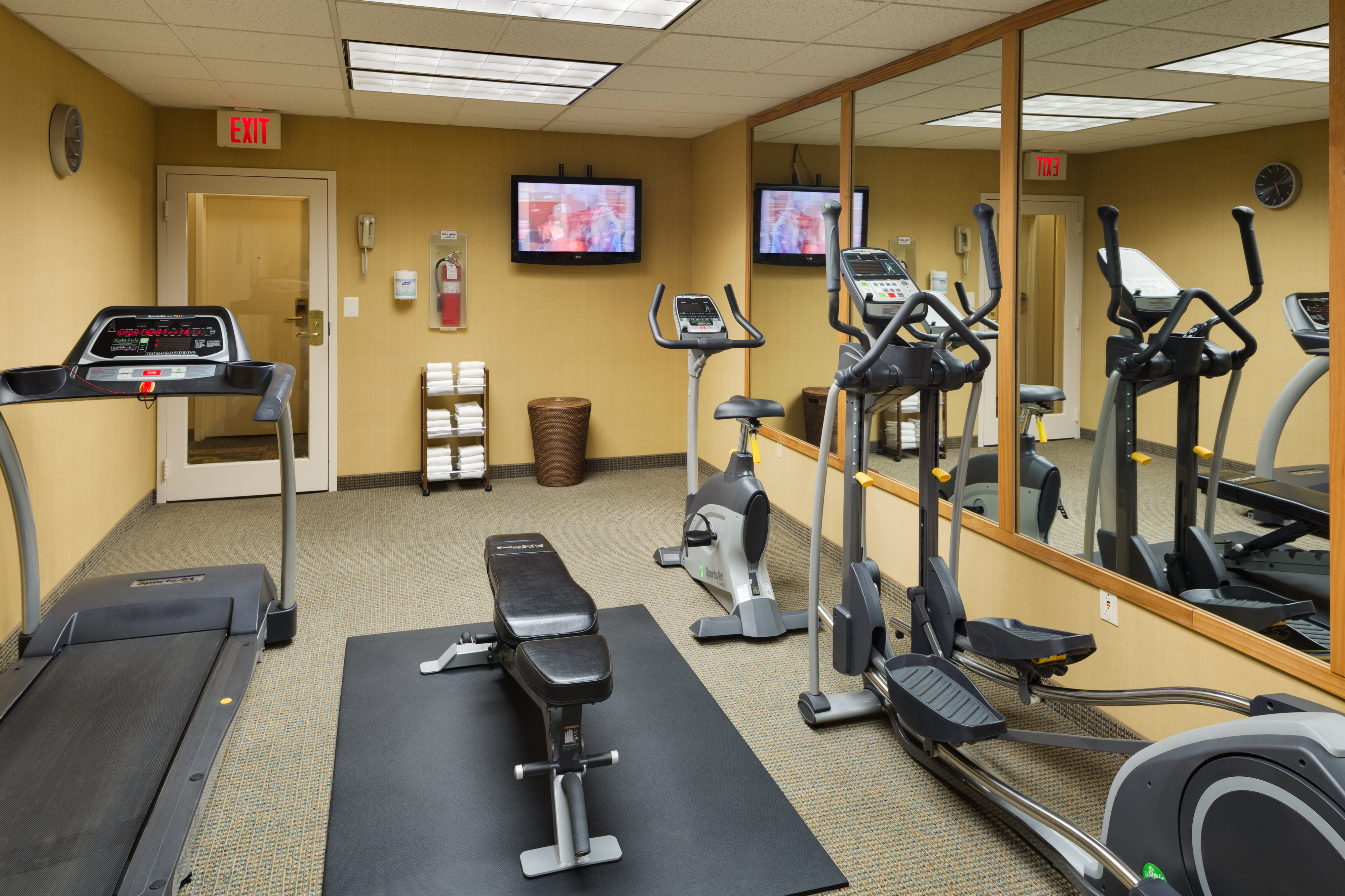 Holiday Inn Express Southington 35/61