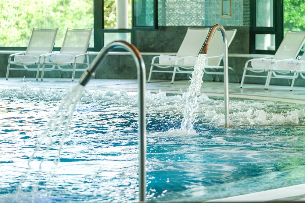 swimming pool spa