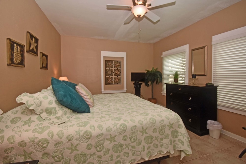 Paradise Cove at Lemon Bay 23/71