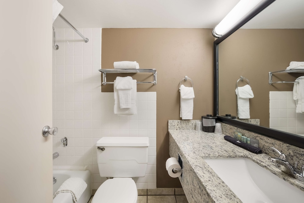 Riverfront Inn Marinette 10/43