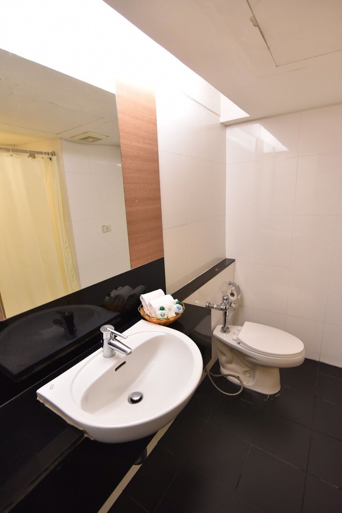 MAYFLOWER GRANDE HOTEL HAT YAI 34/37