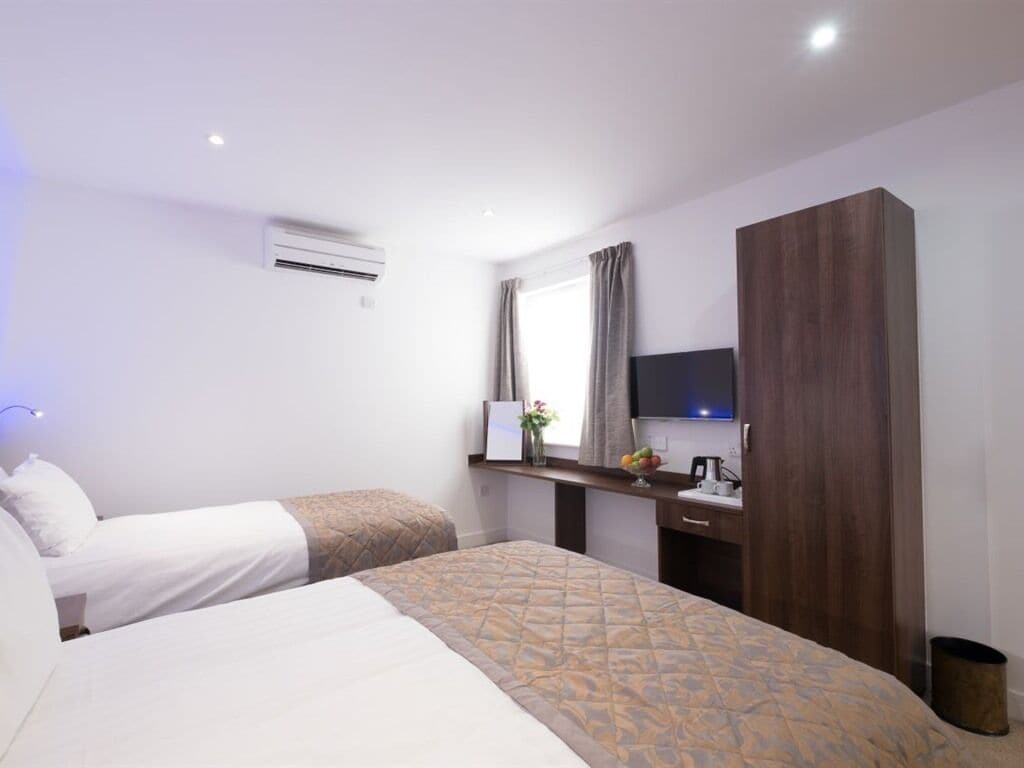 ROOM, TRIPLE