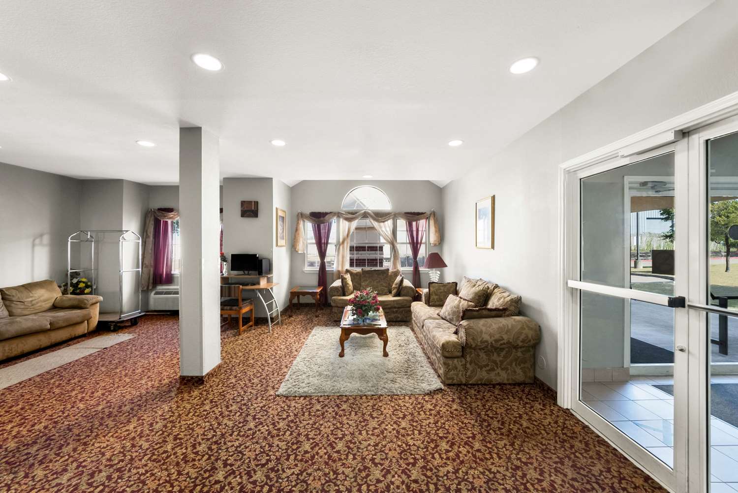 Econo Lodge Inn & Suites Mesquite - Dallas East 8/13