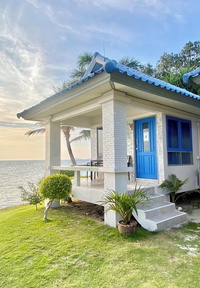 Sunset Beach Villas 7/50