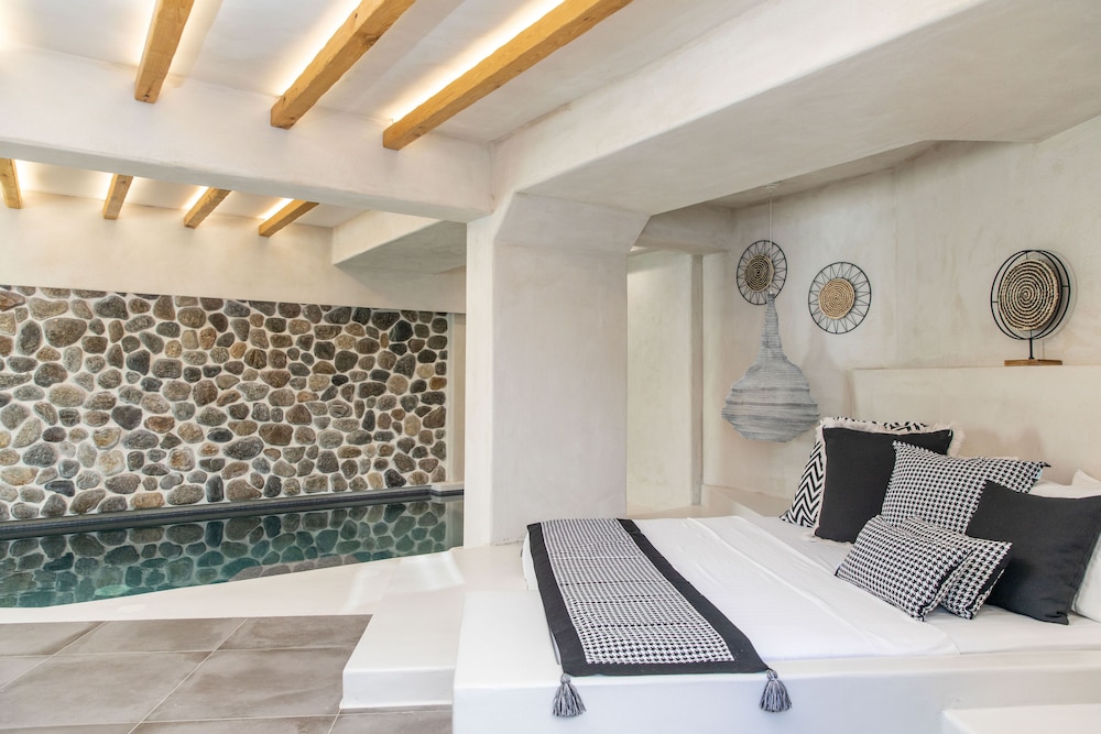 HONEYMOON, STUDIO, SUITE, KING BED, PRIVATE POOL