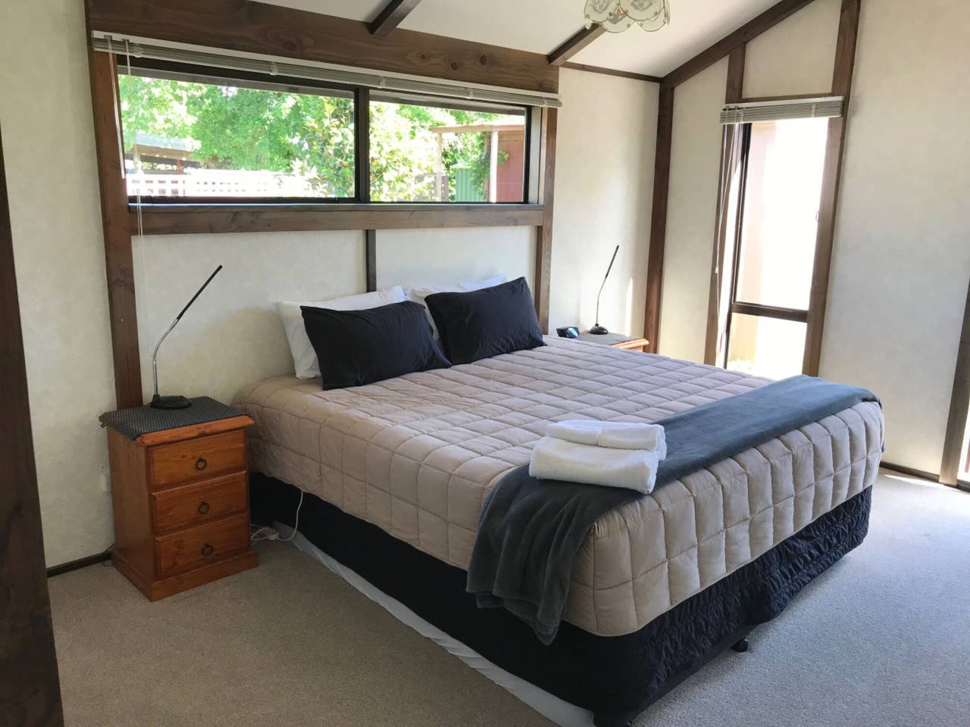 3 Bedrooms, House, 1 King and 4 Single Beds