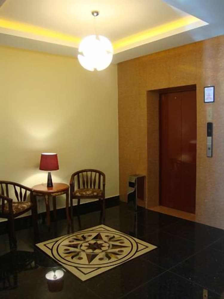Dm Hotel 18/25