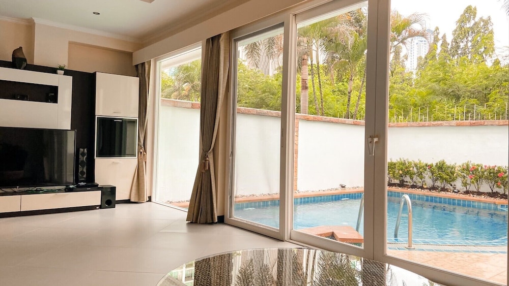 Hidden Palm Pool Villas 27/43