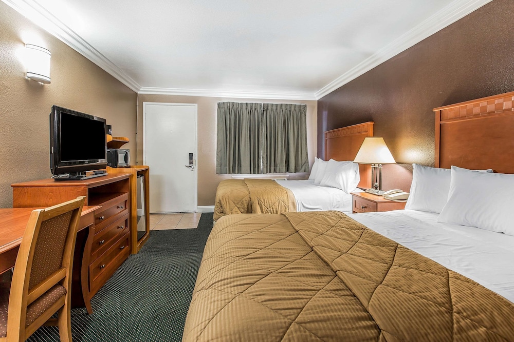 Rodeway Inn Ventura Midtown 21/48