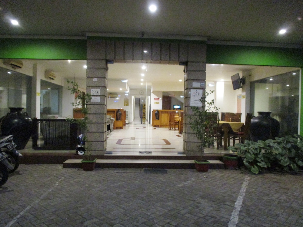 Hotel Caravan 6/49