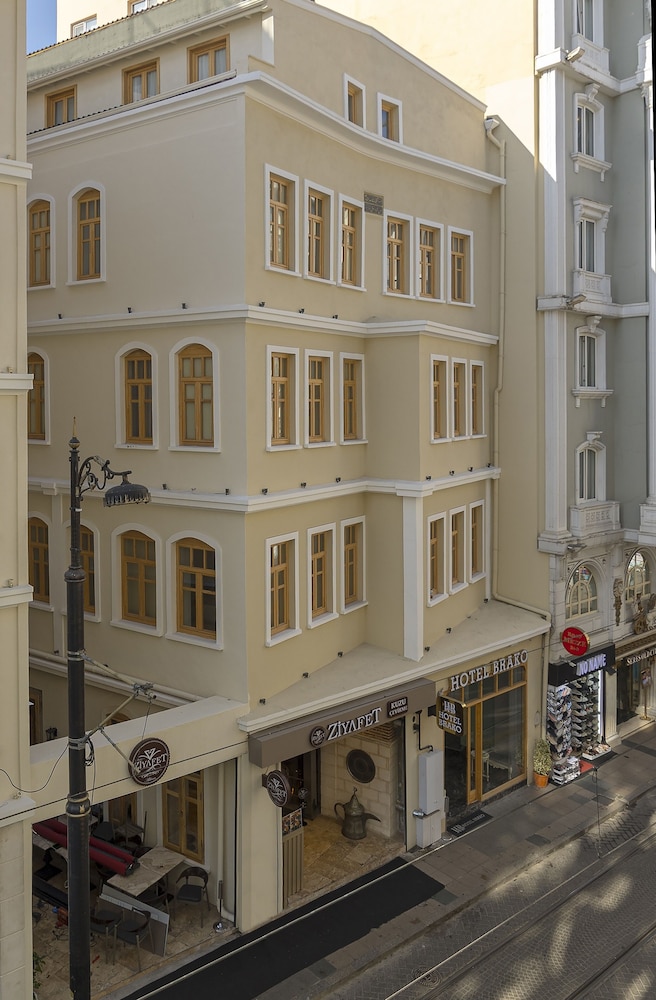 Brako Hotel 2/43