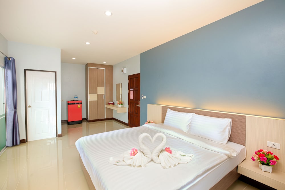 Je T'aime Hotel 8/23