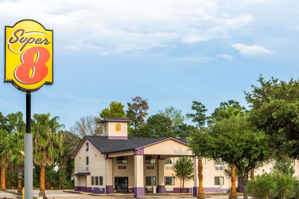 Super 8 by Wyndham Cleveland TX 2/29