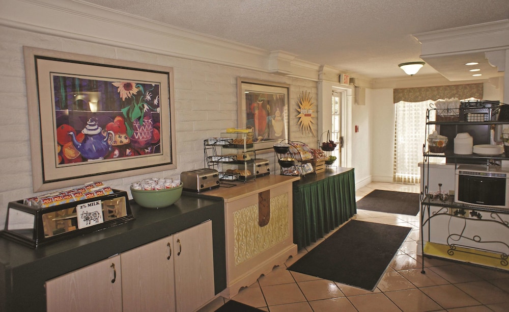 La Quinta Inn Pensacola 26/35