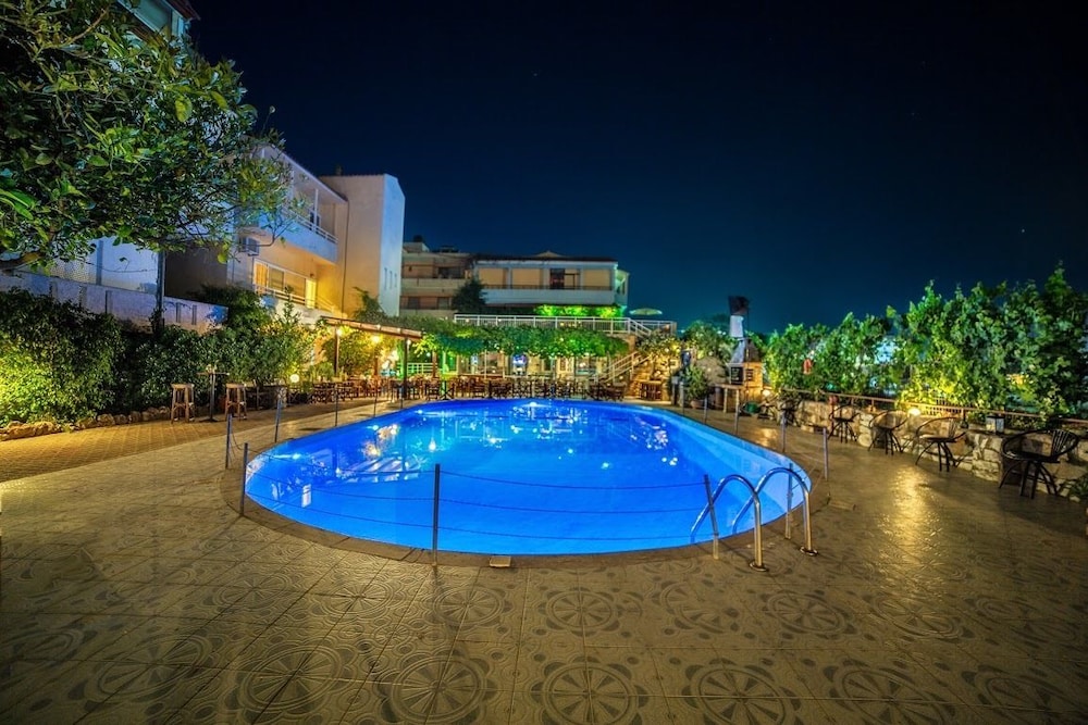 Roxani Hotel 27/32