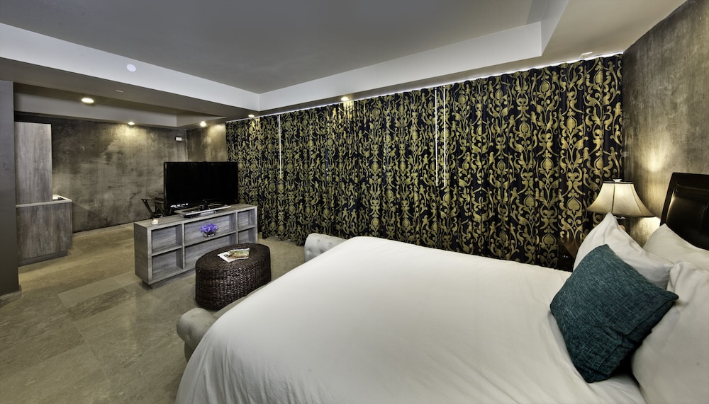 CIQALA Luxury Suites 11/75