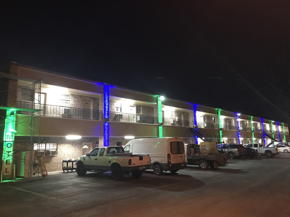 Extended Stay Snyder 3/51