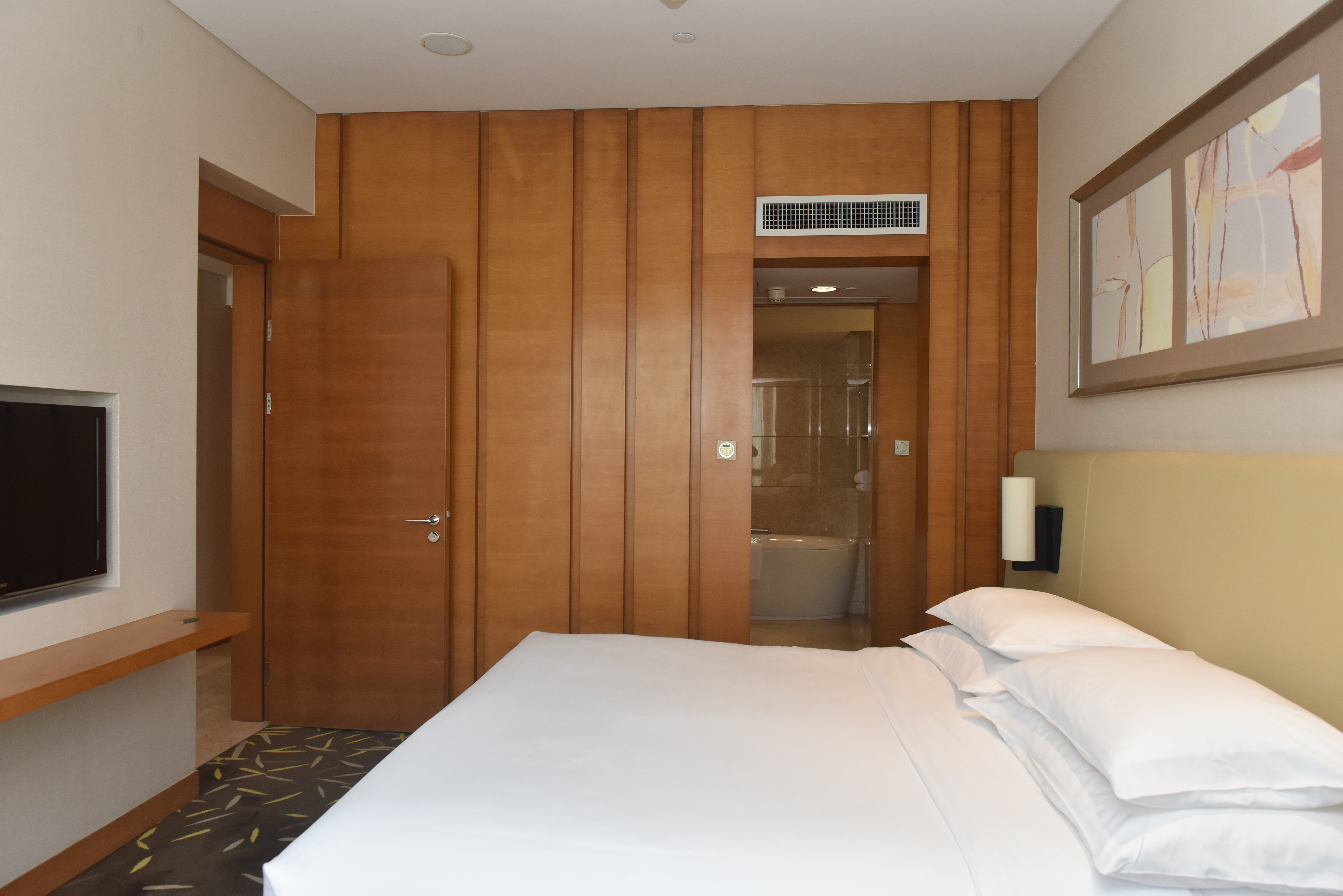 Crowne Plaza Zhongshan Wing on City 13/50