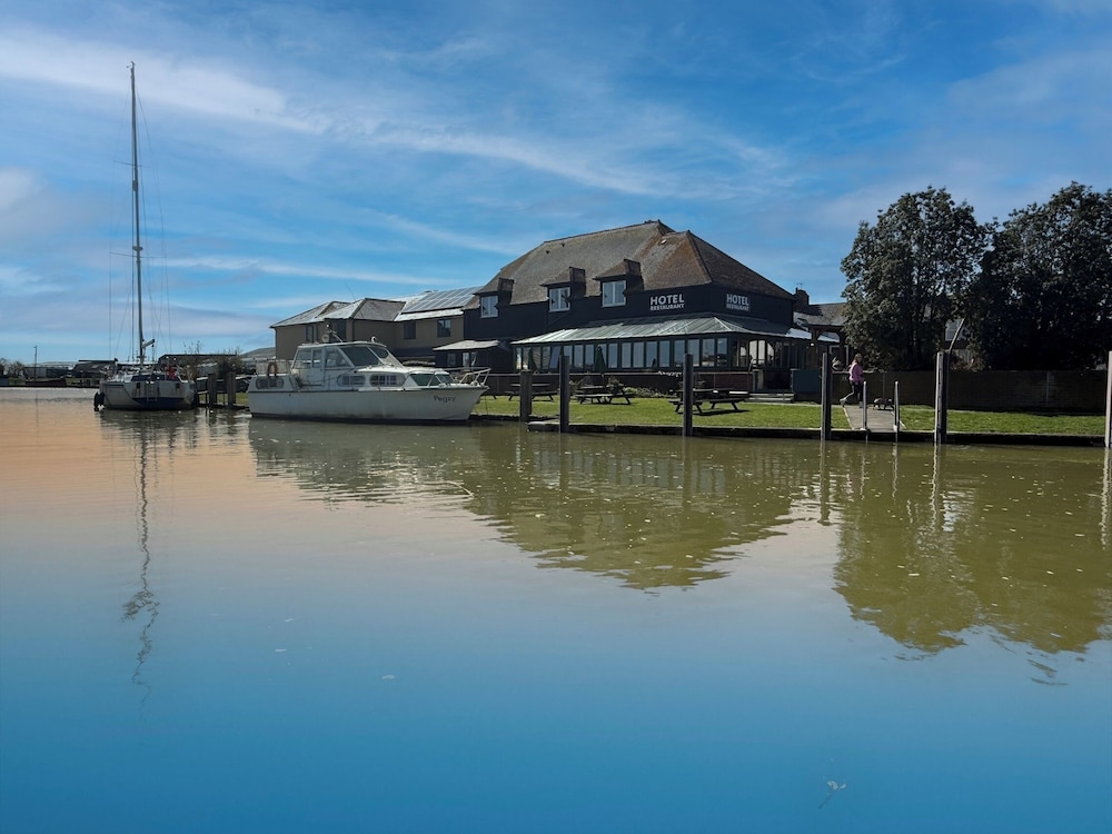 The River Haven Hotel 34/39