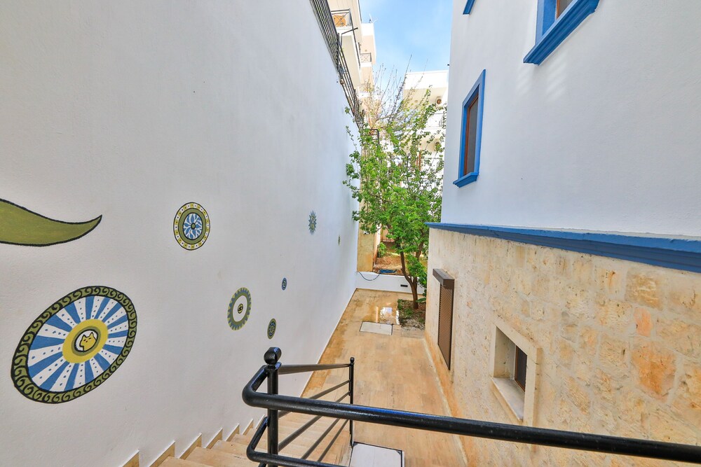 Nirvana Apartments 5/60